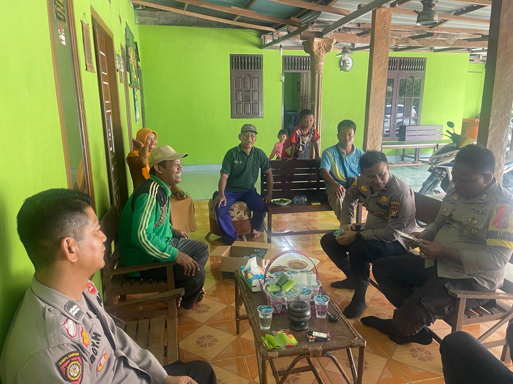 Sasar Tokoh Masyarakat Kapolsek Perhentian Raja Sampaikan Cooling System Pemilu Damai